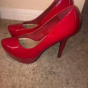 Red pumps